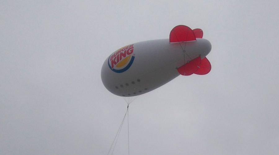 dirigeable publicitaire Burger King nÃ®mes